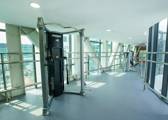 Republic Apartment Nearby Airport Free Pool Gym