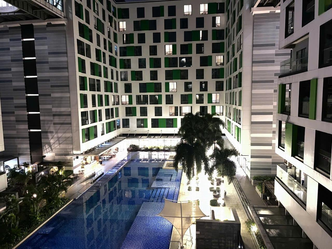 Republic Nearby Airport Free Pool Gym Хошимин